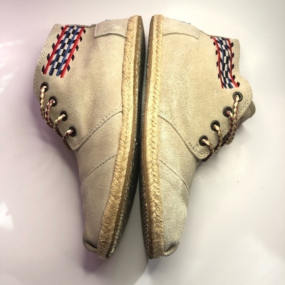 Toms Women’s Sand Desert Tribal Embroidered Suede Chukka Boots Size 6 - Picture 3 of 12